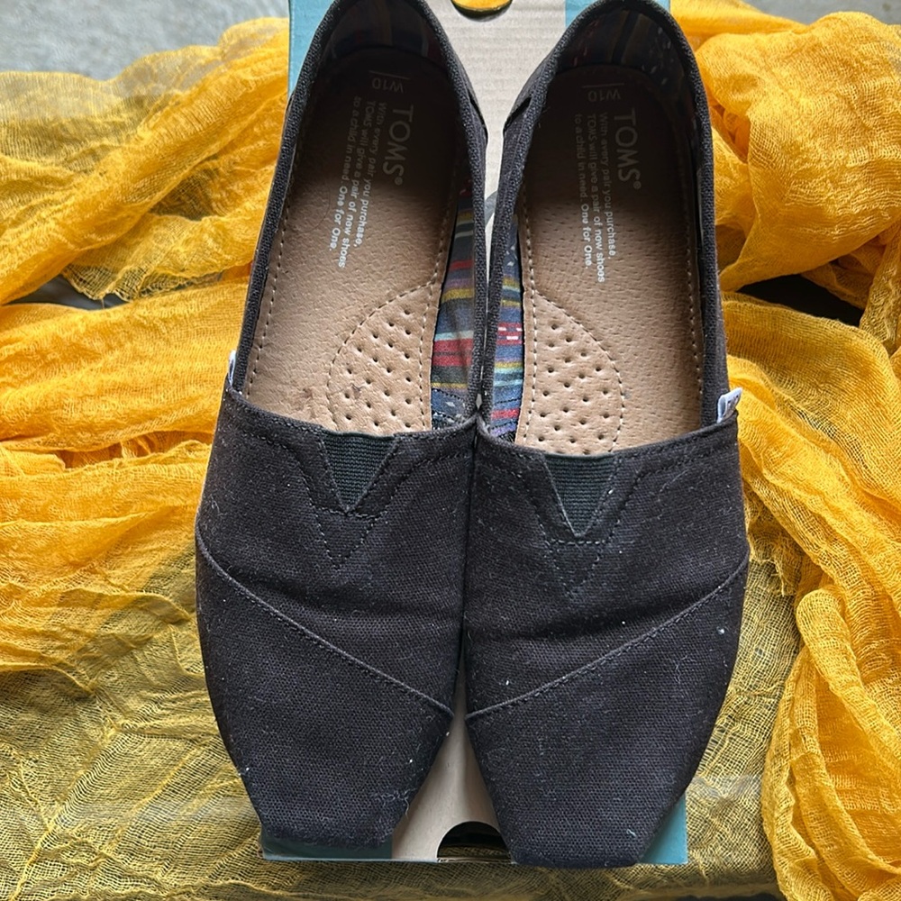 Women’s TOMS
